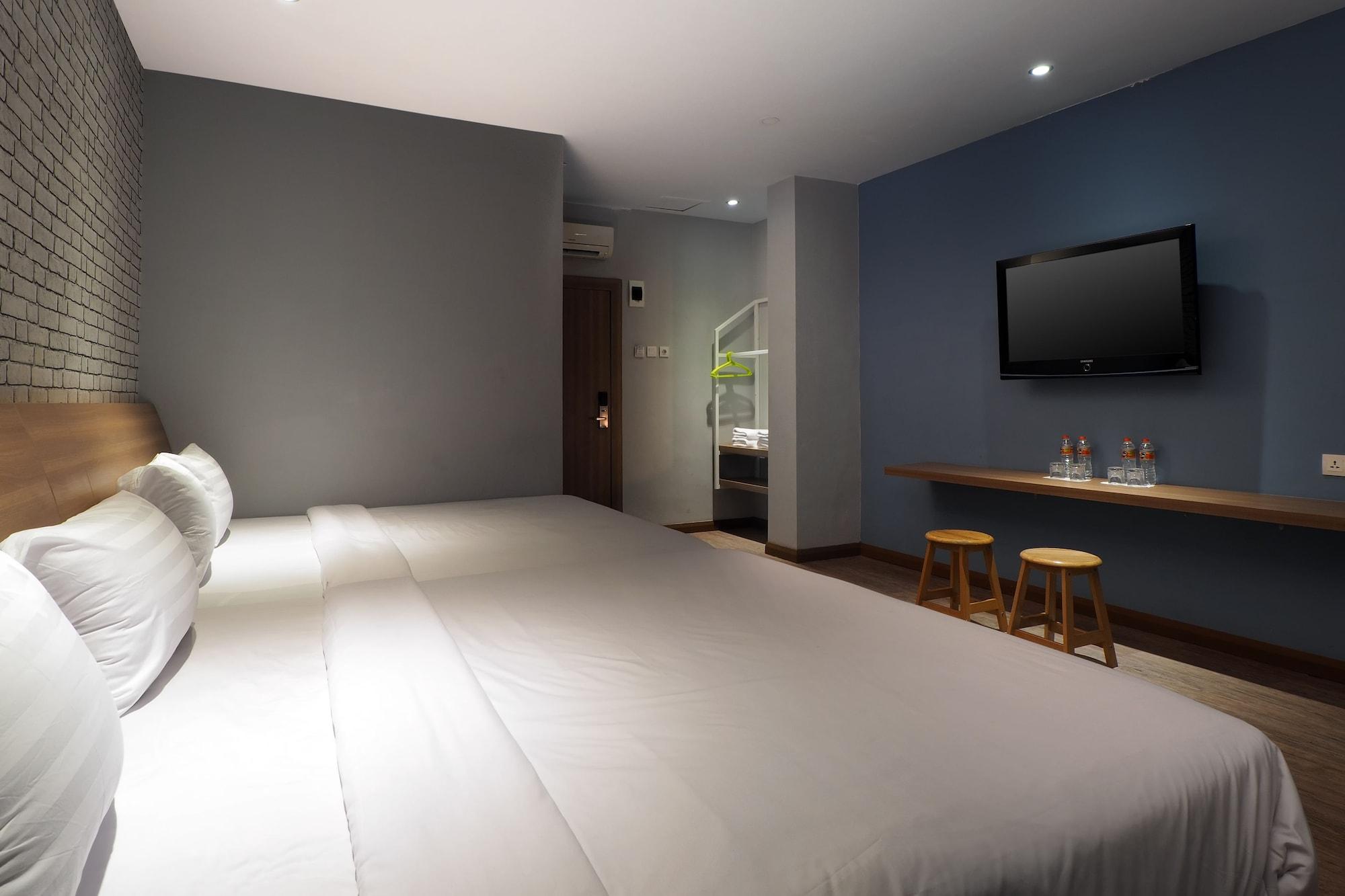 Kama Hotel Medan Buitenkant foto