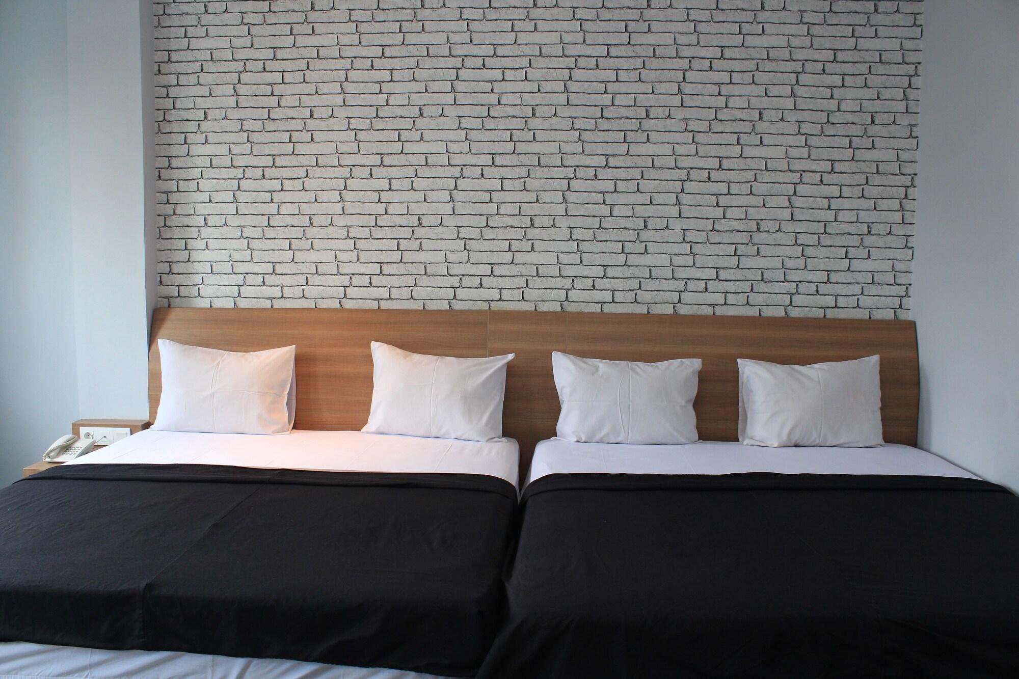 Kama Hotel Medan Buitenkant foto