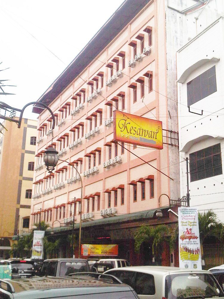 Kama Hotel Medan Buitenkant foto