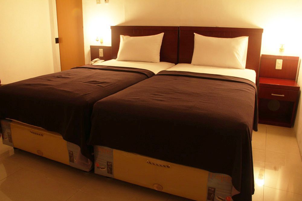 Kama Hotel Medan Buitenkant foto