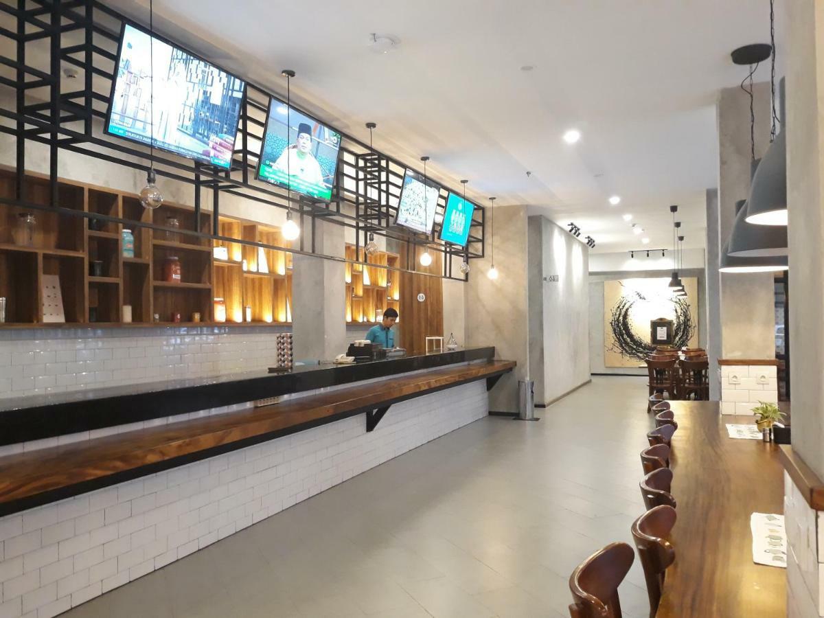 Kama Hotel Medan Buitenkant foto