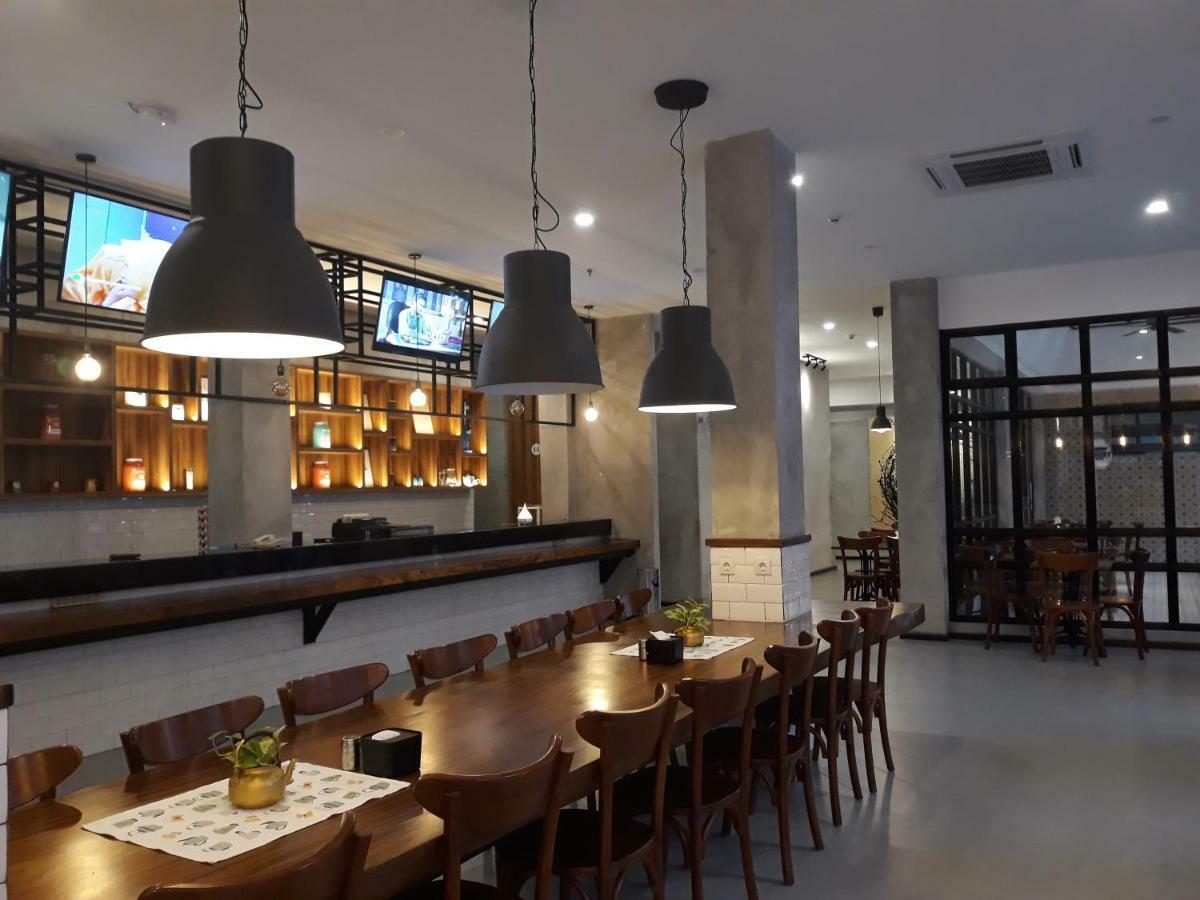 Kama Hotel Medan Buitenkant foto