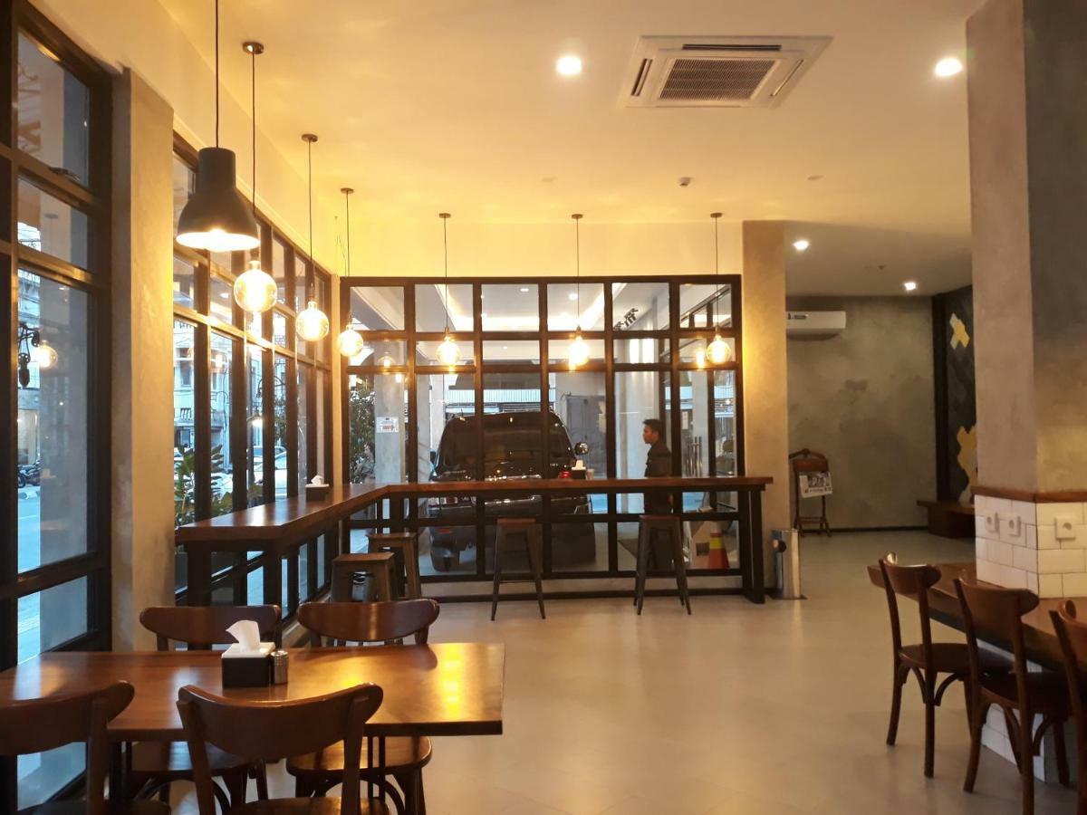 Kama Hotel Medan Buitenkant foto
