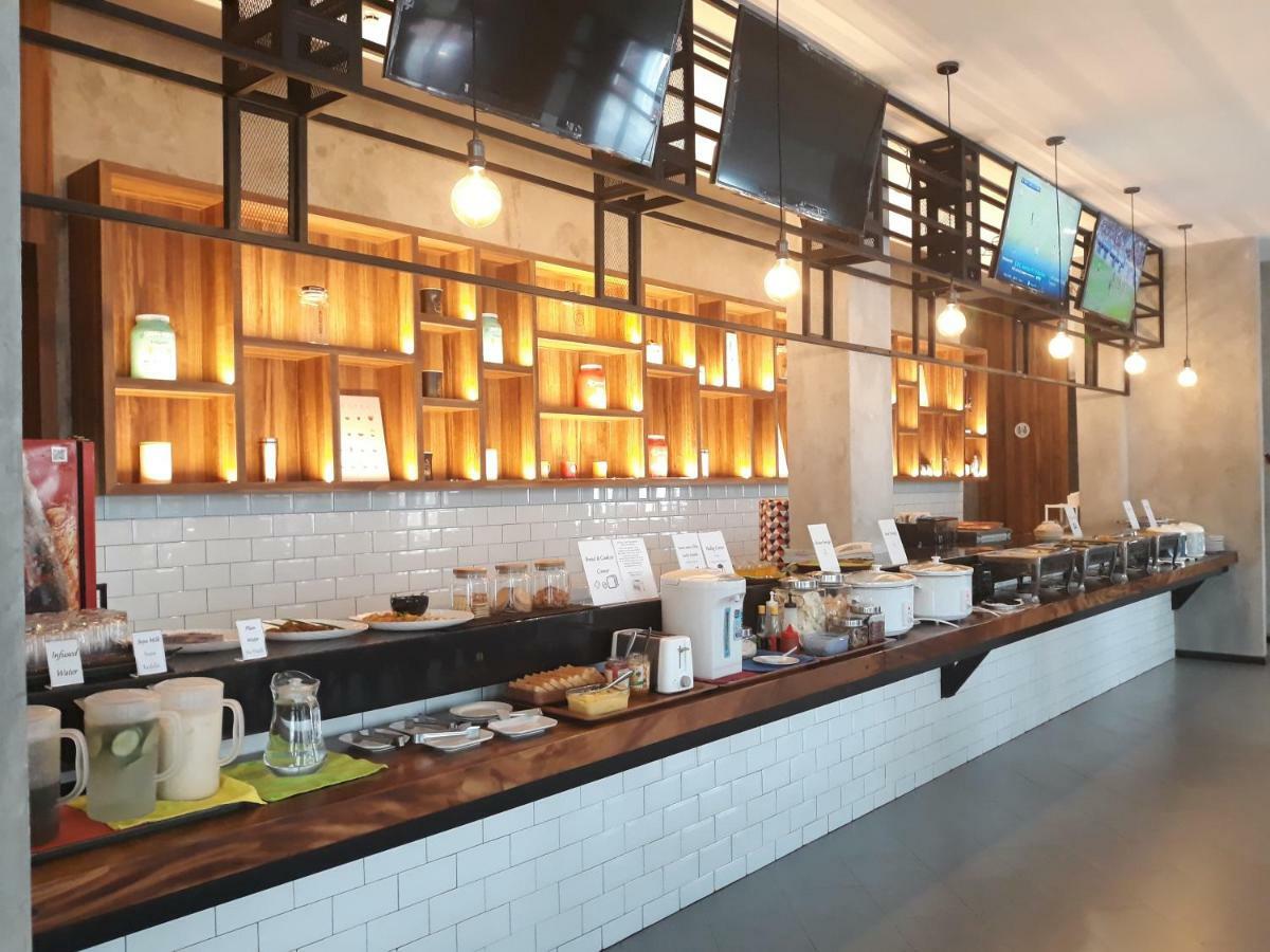 Kama Hotel Medan Buitenkant foto