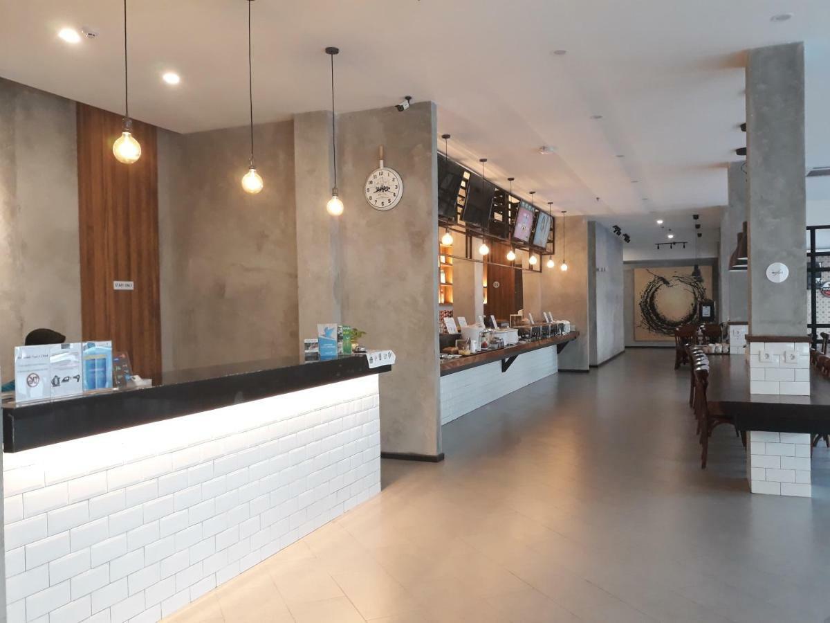 Kama Hotel Medan Buitenkant foto