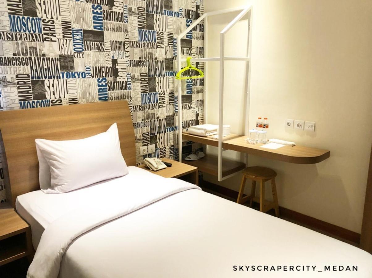 Kama Hotel Medan Buitenkant foto