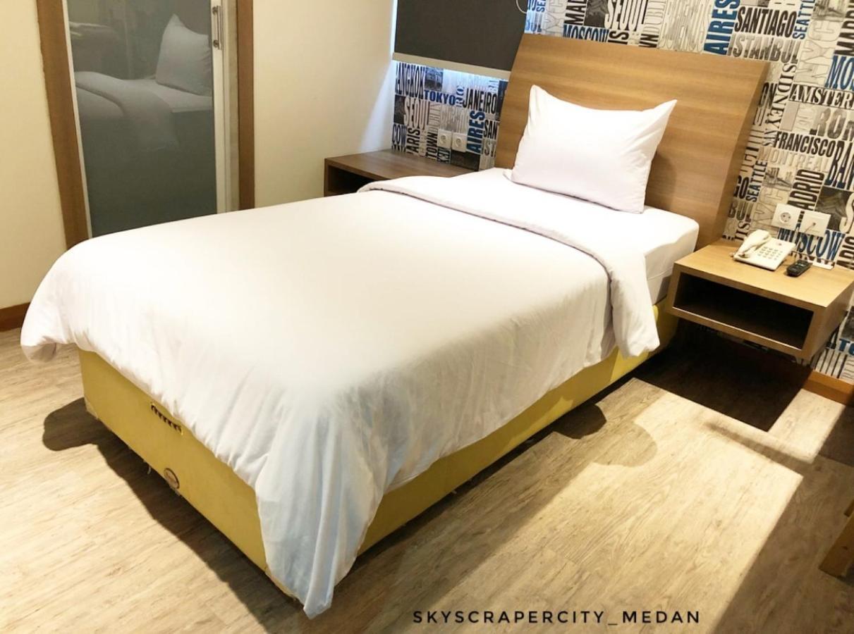 Kama Hotel Medan Buitenkant foto