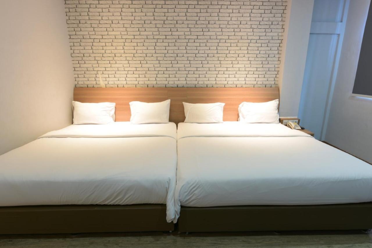 Kama Hotel Medan Buitenkant foto
