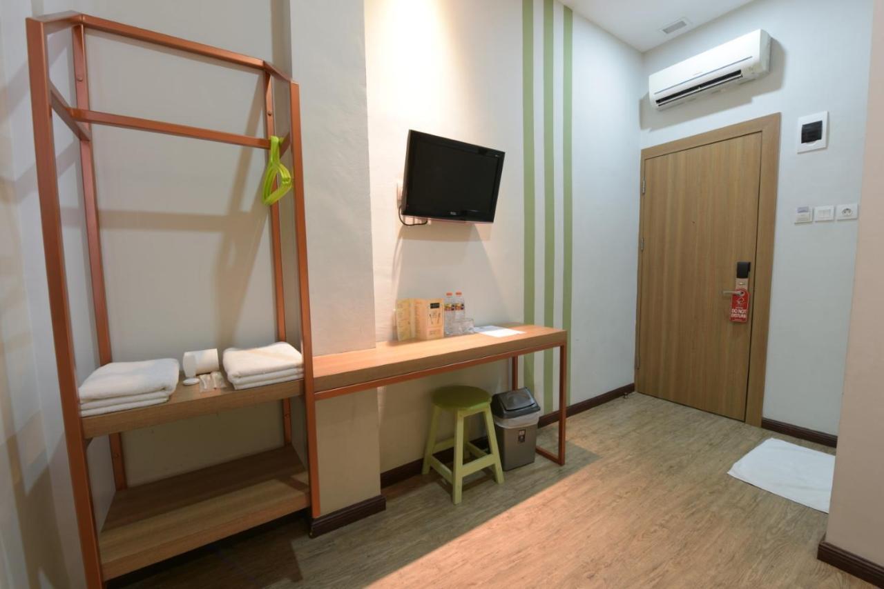 Kama Hotel Medan Buitenkant foto