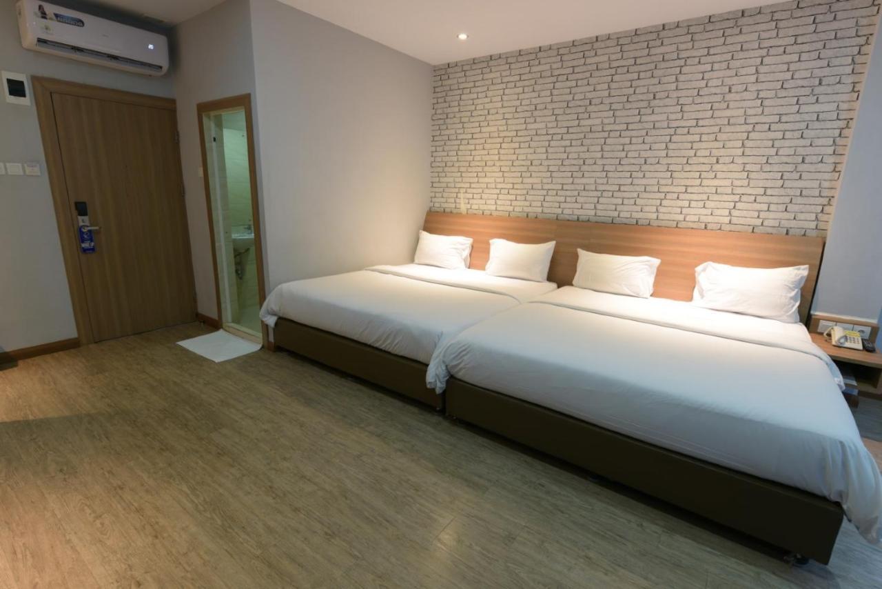 Kama Hotel Medan Buitenkant foto